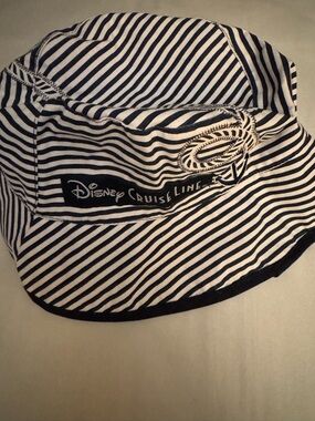 Going to Disney!! Kids love bucket hats!